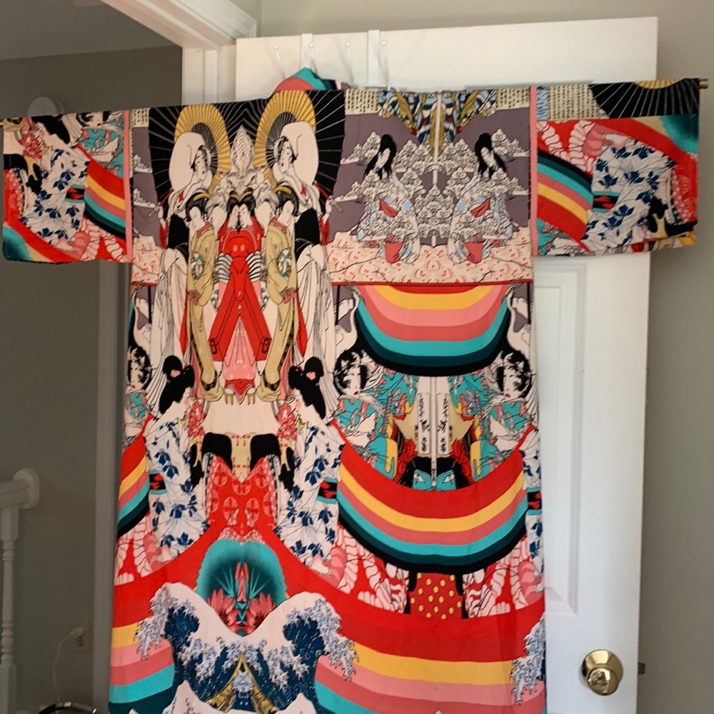 Vintage kimono style robe with deco details and Japanese Geisha imagery